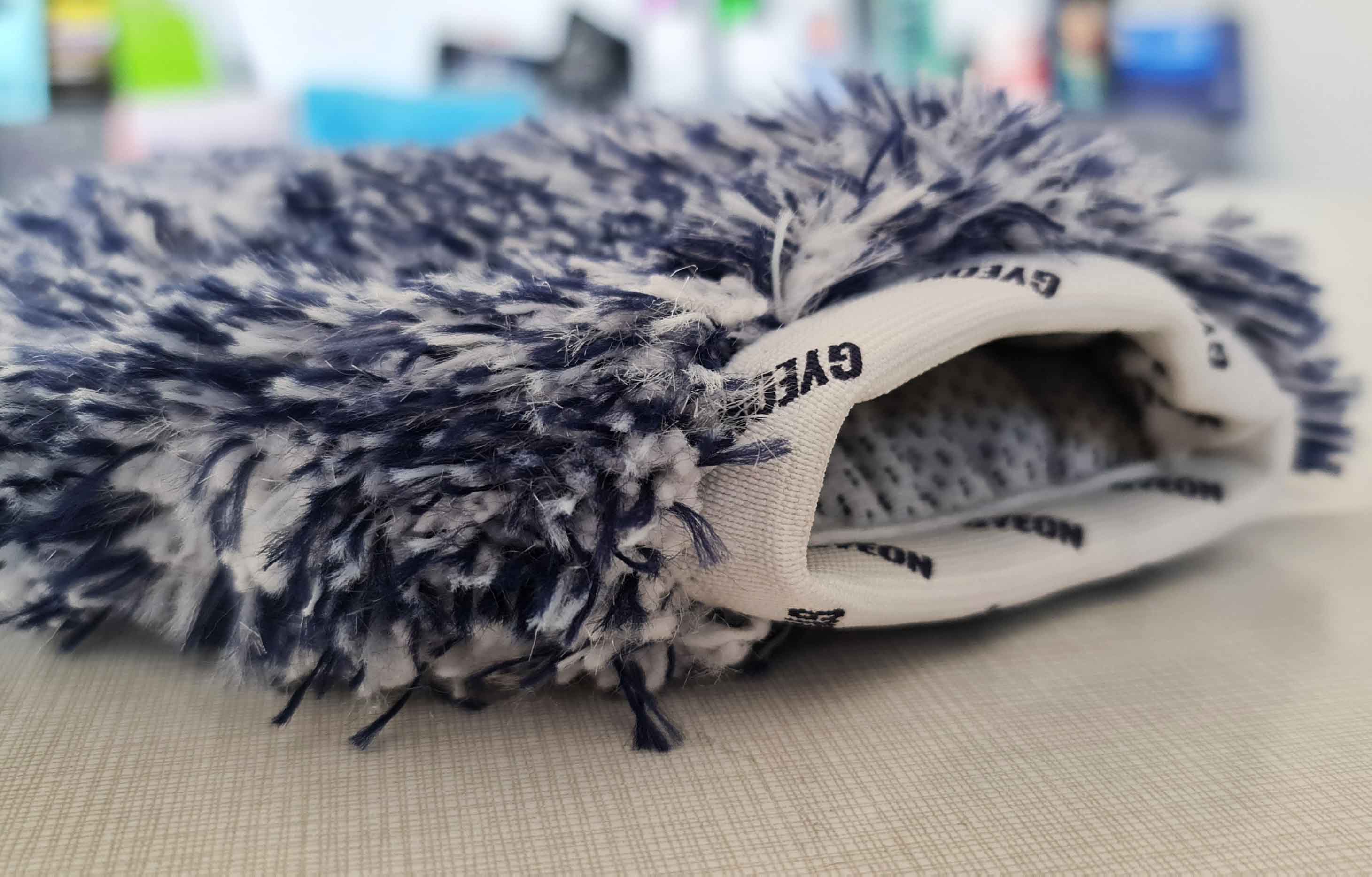 Gyeon Q2M Wheel Mitt - umývacia rukavica na kolesá