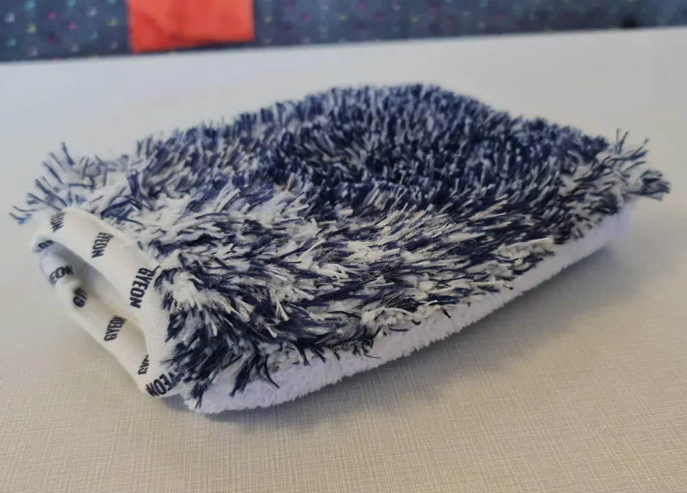 Gyeon Q2M WashPad EVO - obojstranná umývacia rukavica