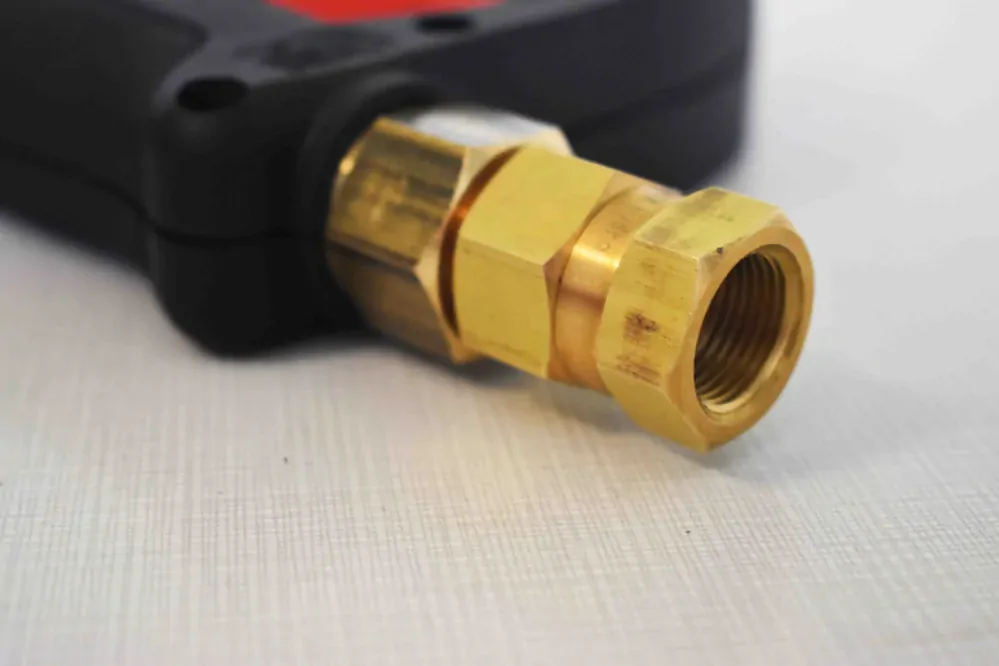 MTM Hydro Live 3/8" Swivel - otočná spojka na umývaciu pištoľ
