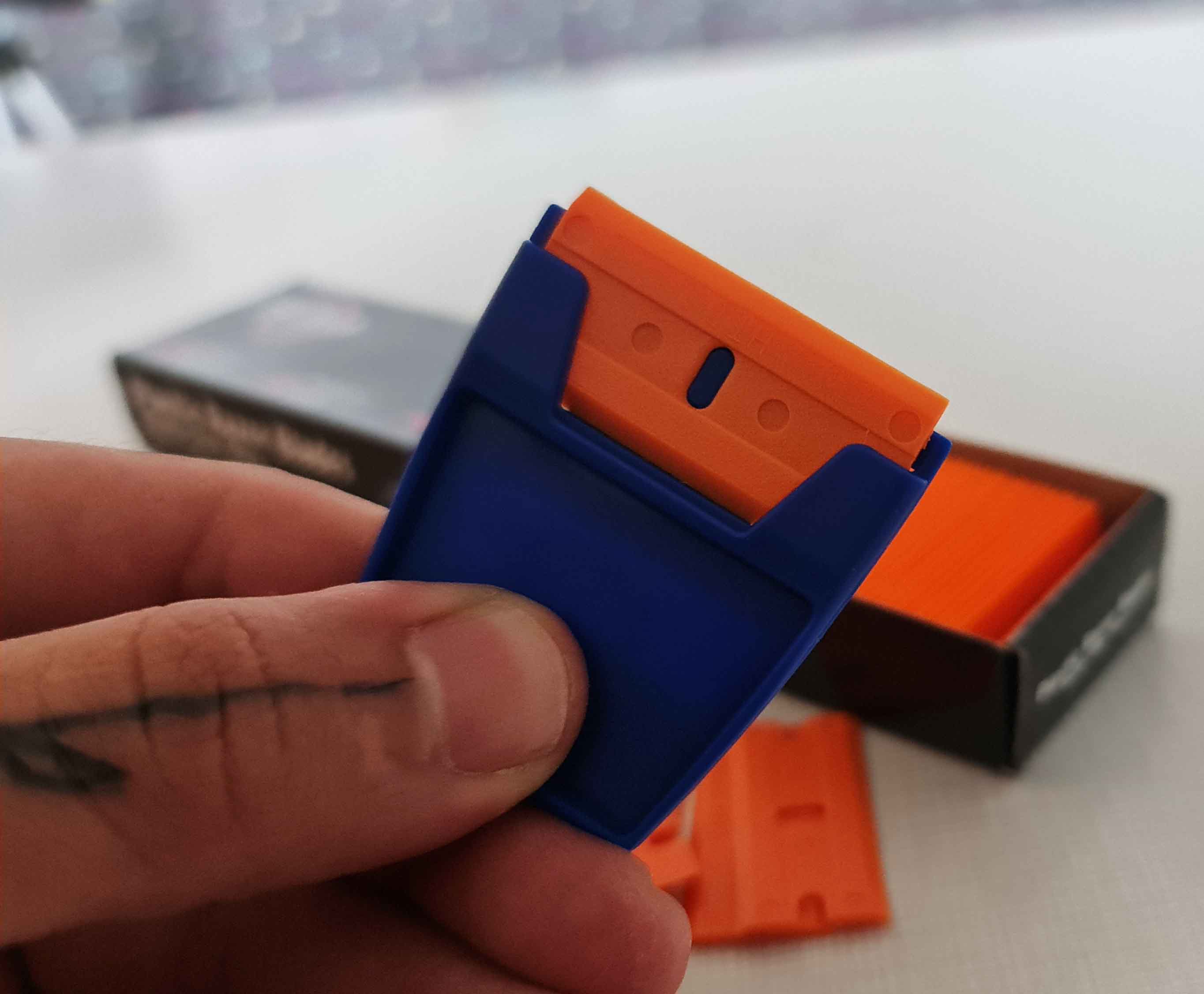 EZ Grip Plastic Razor Blade Holder - držiak na žiletky