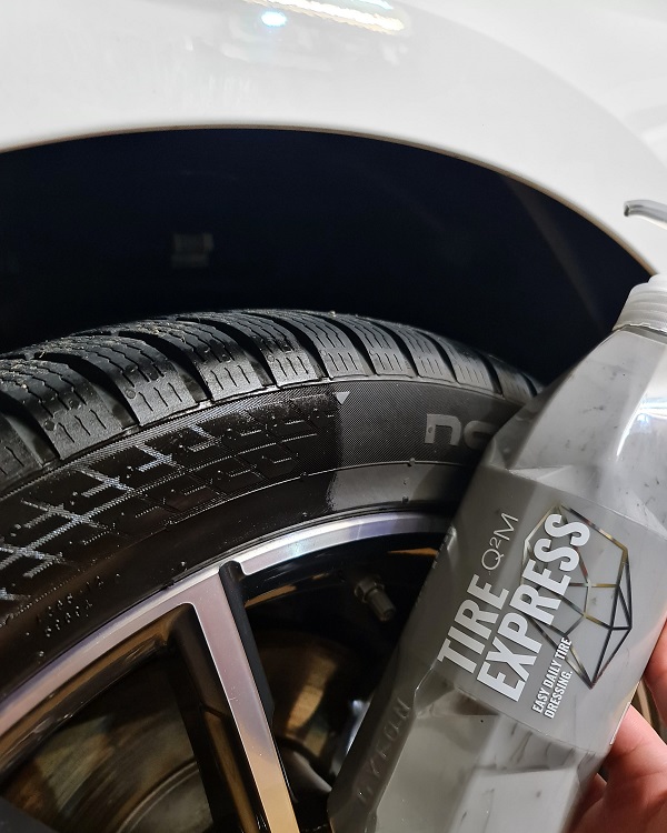 Gyeon Q2M Tire Express- impregnácia pneu 4l