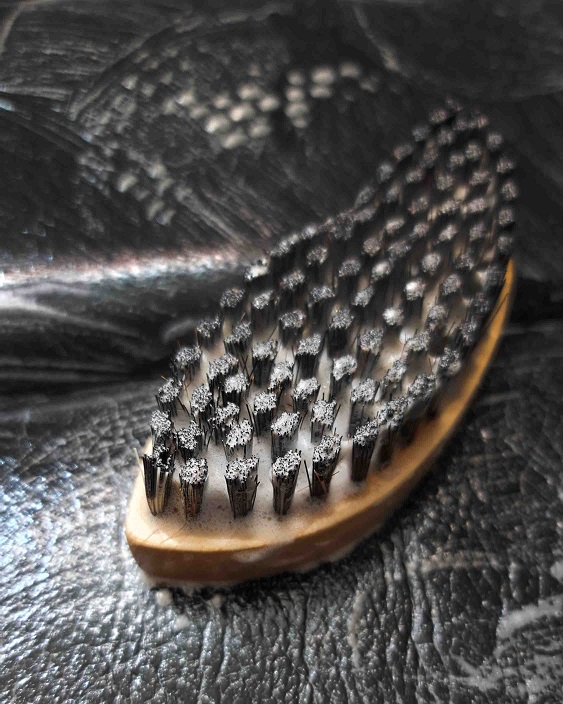 Gyeon Q2M LeatherBrush - kefa na kožu