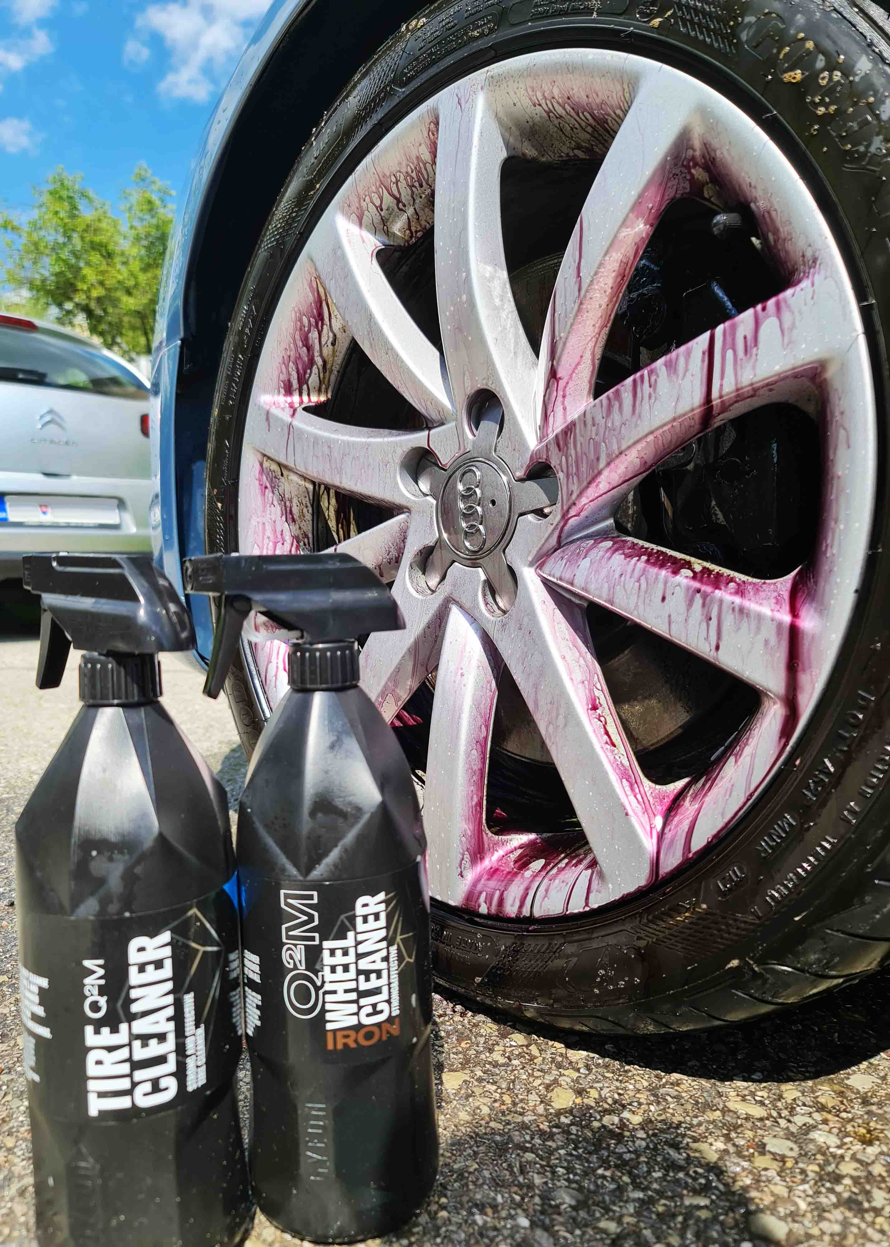 Gyeon Q2M TireCleaner - čistič pneumatík a gumových častí 1000 ml