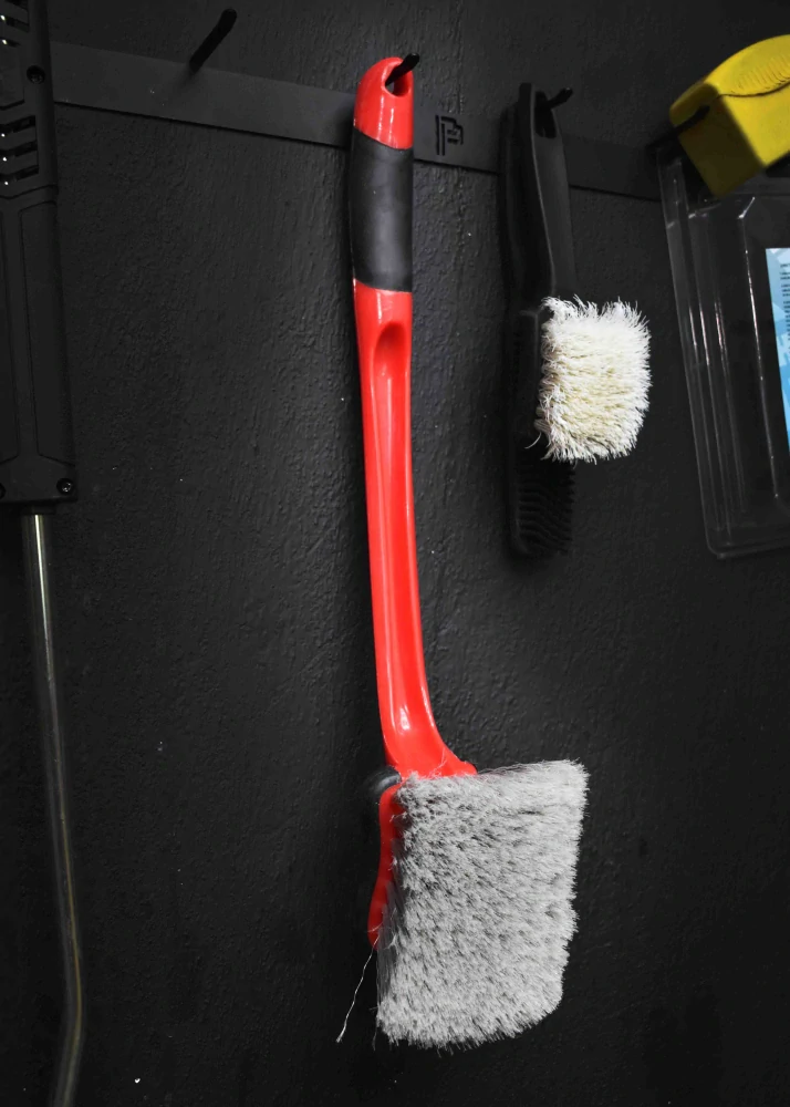 MOTHERS Fender Well Brush - kefa na podbehy