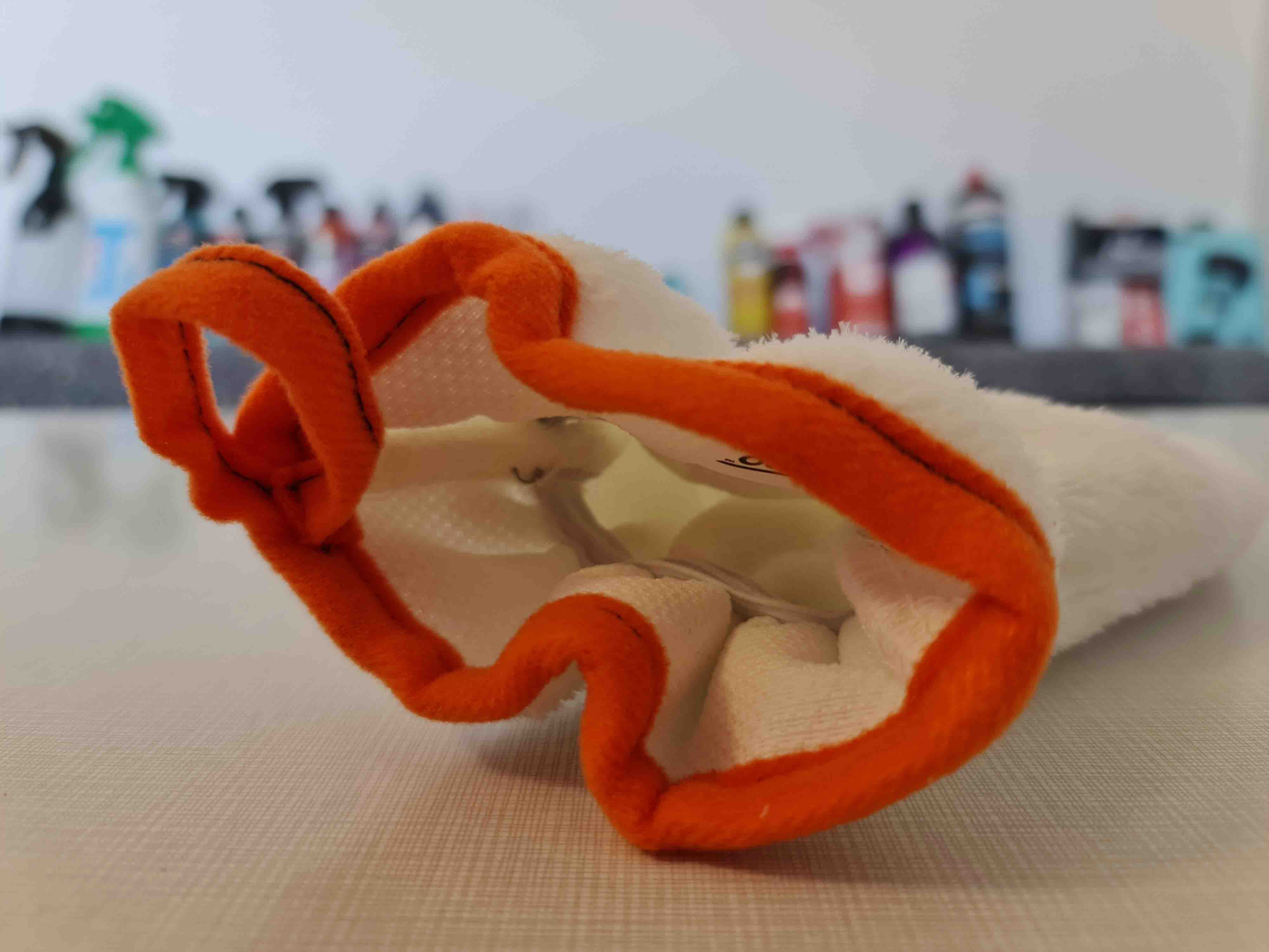 CarPro InnerScrub - čistiaca rukavica