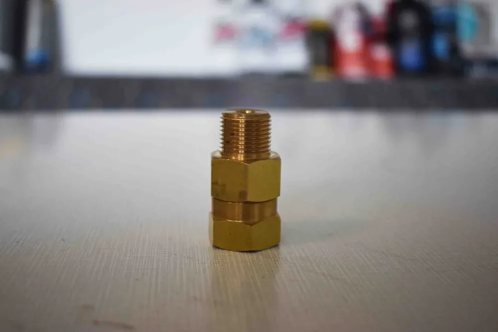 MTM Hydro Live 3/8" Swivel - otočná spojka na umývaciu pištoľ
