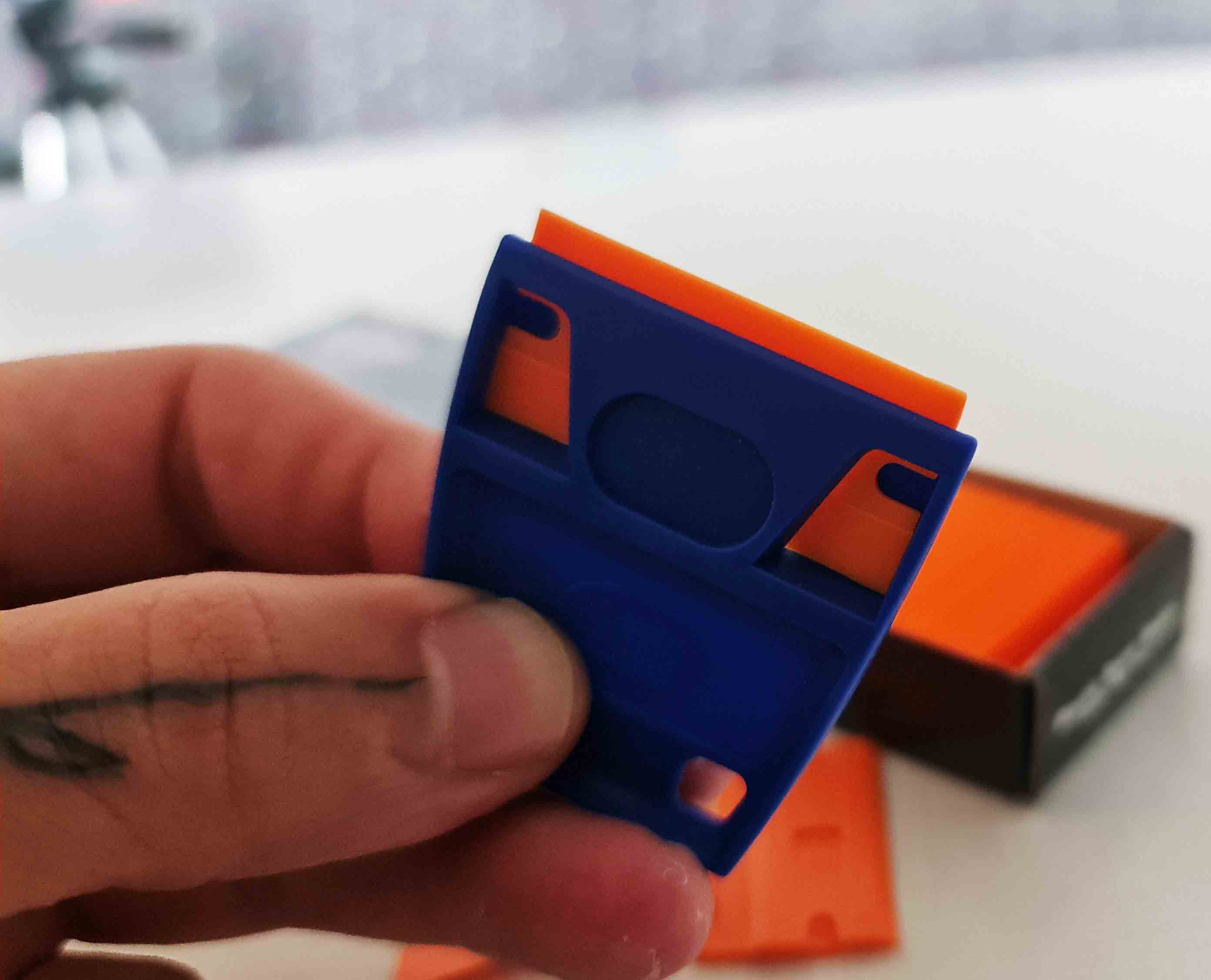 EZ Grip Plastic Razor Blade Holder - držiak na žiletky