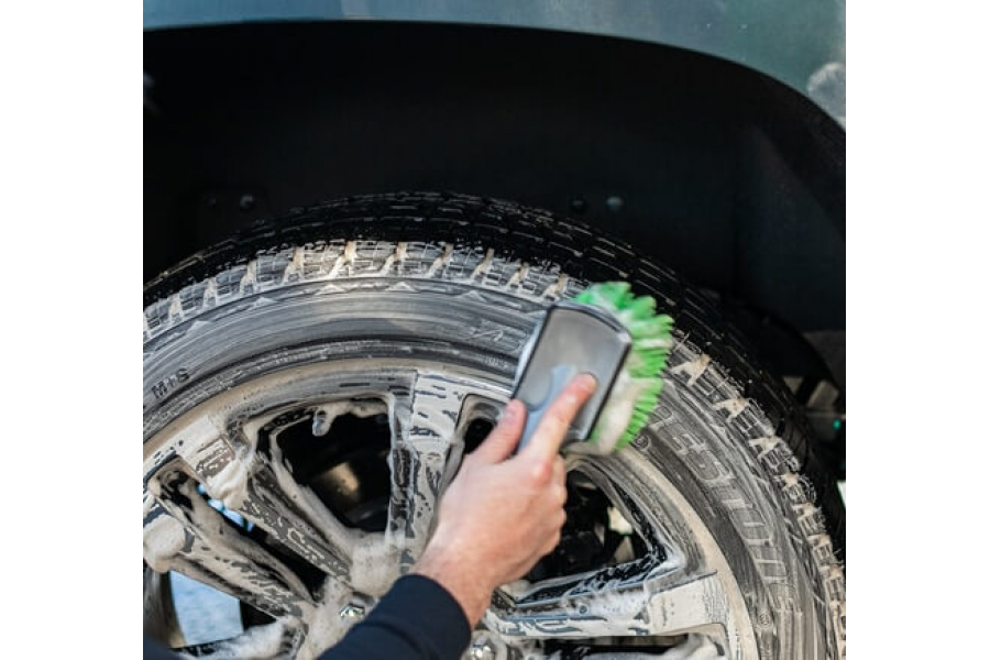 TRC Wheel & Body Brush - Čistiaca kefa na tvár kolesa s jemnými štetinami