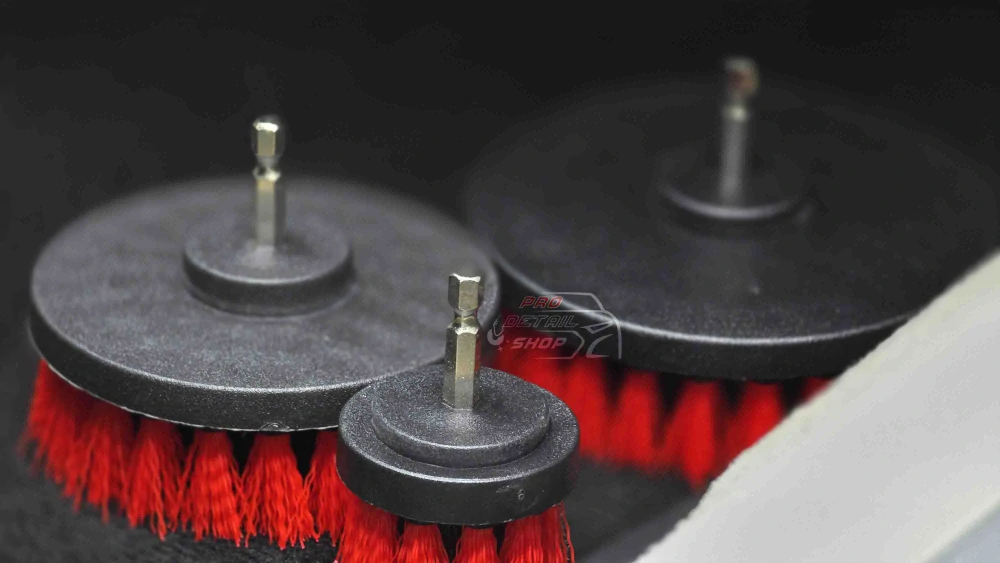 Koch Chemie Drill Brush Set - stredne tvrdá sada kief na uťahovačku