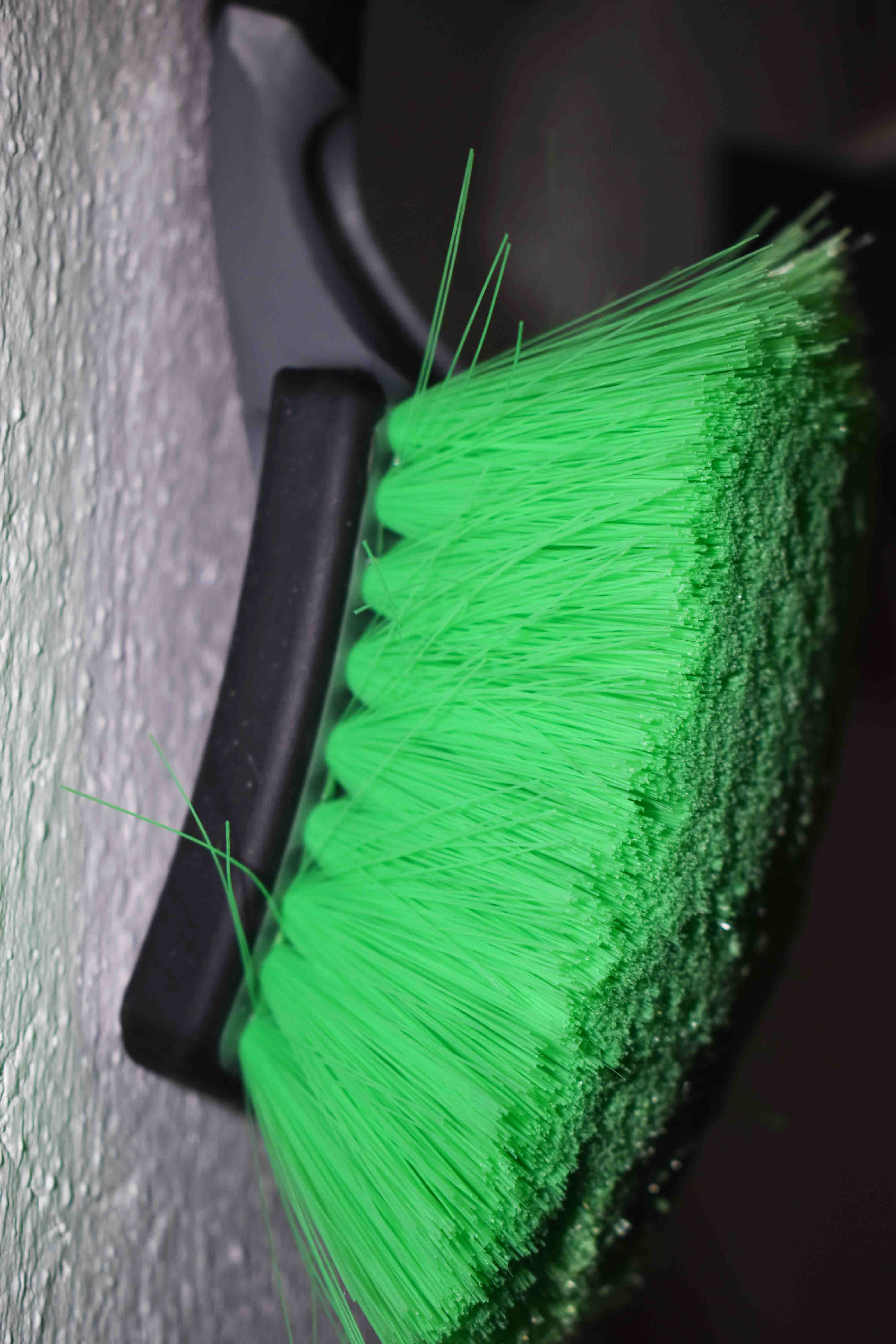 TRC Wheel & Body Brush - Čistiaca kefa na tvár kolesa s jemnými štetinami