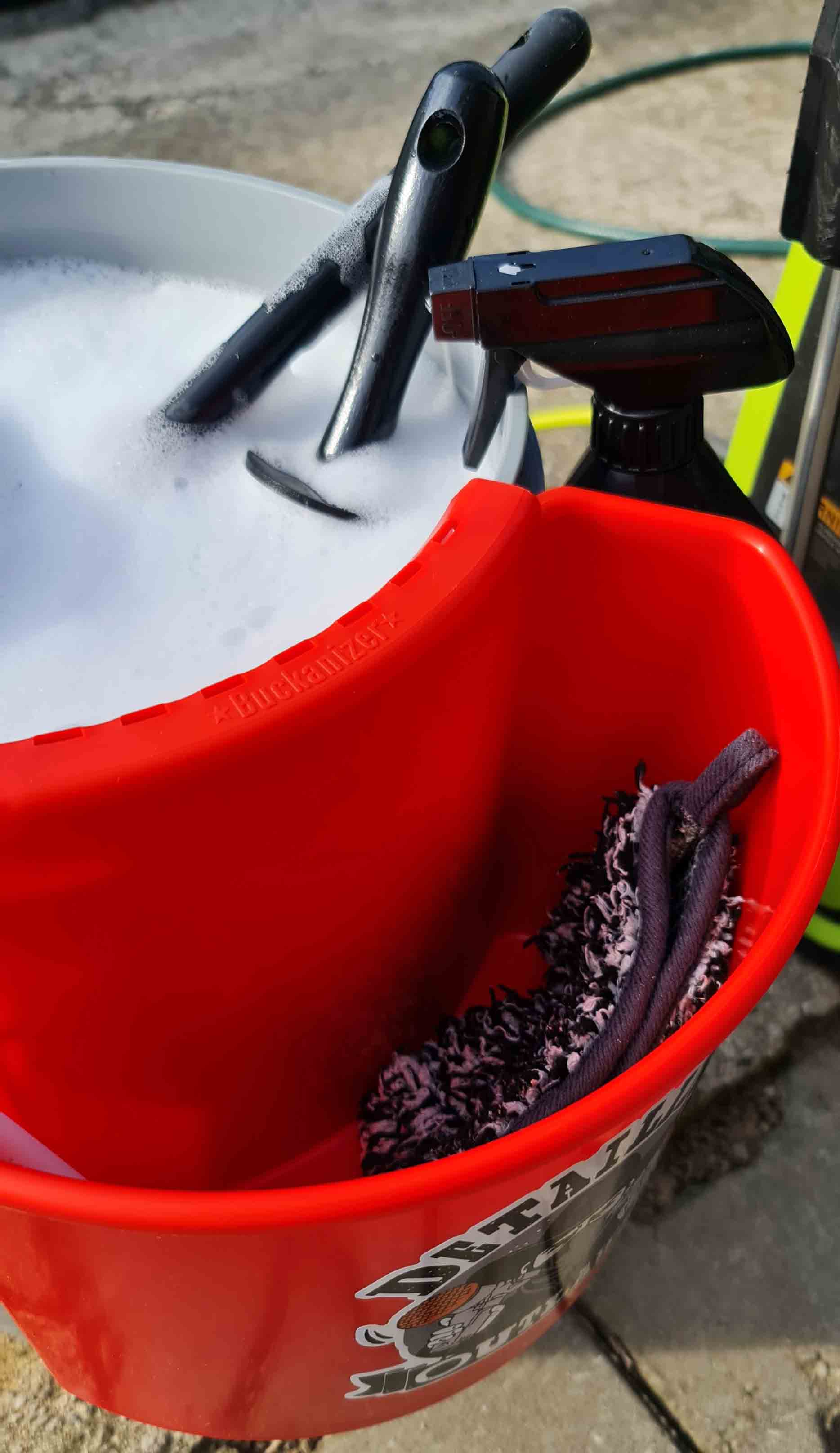 Detailing Outlaws Buckanizer - držiak na kefy a štetce na vedro