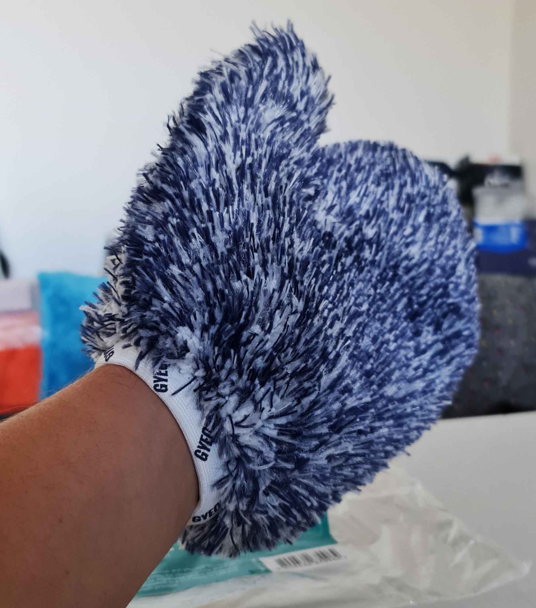 Gyeon Q2M Wheel Mitt - umývacia rukavica na kolesá