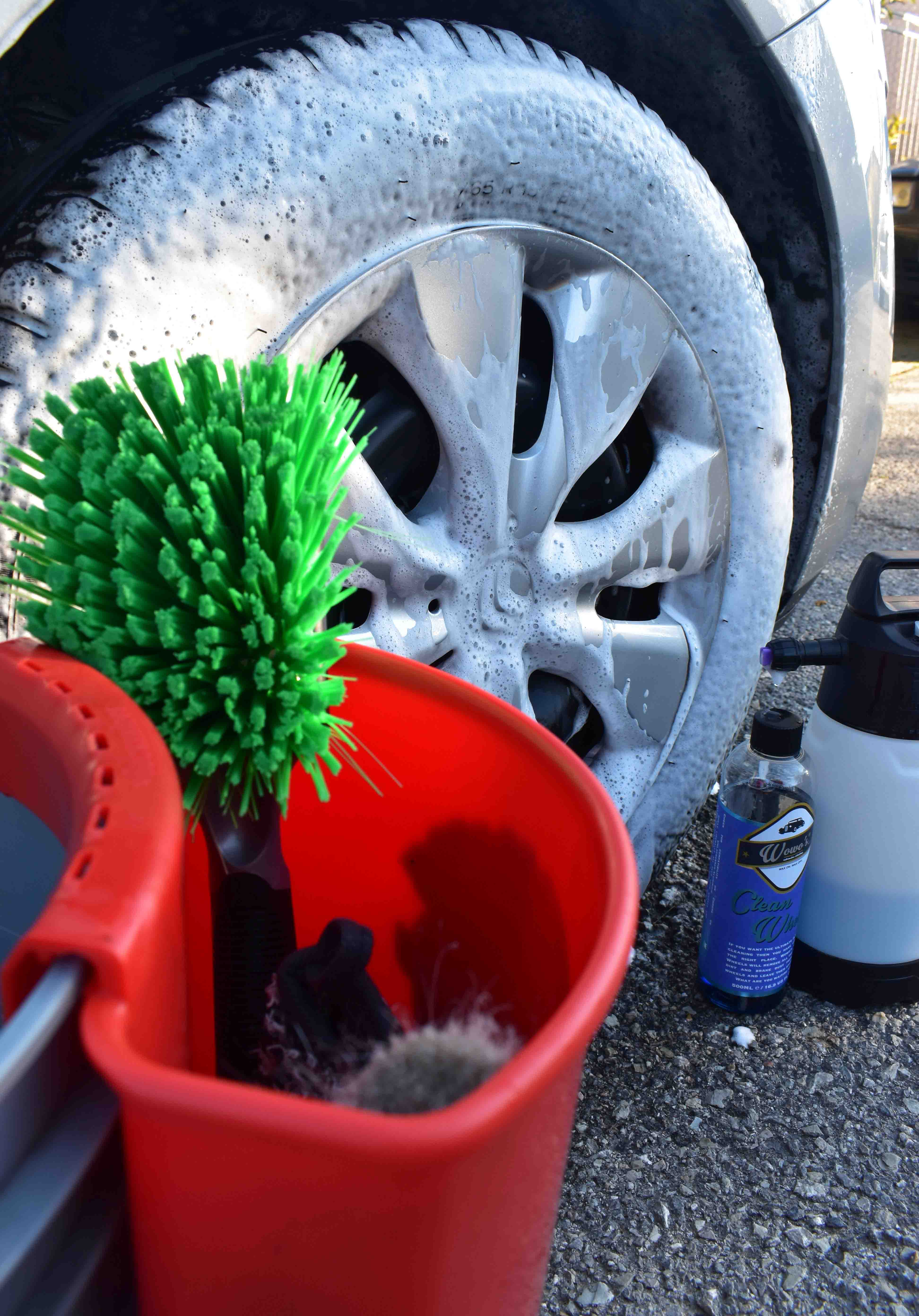 TRC Wheel & Body Brush - Čistiaca kefa na tvár kolesa s jemnými štetinami